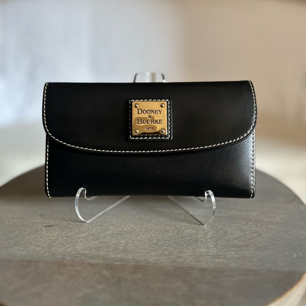 Dooney and Bourke Selleria Leather Wallet in BLACK